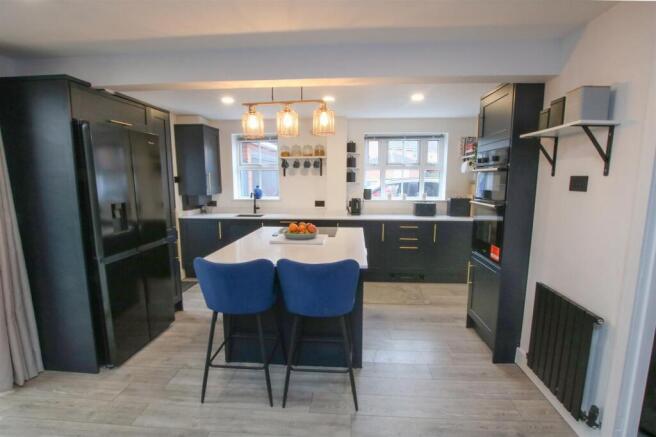 OPEN PLAN DINING/KITCHEN