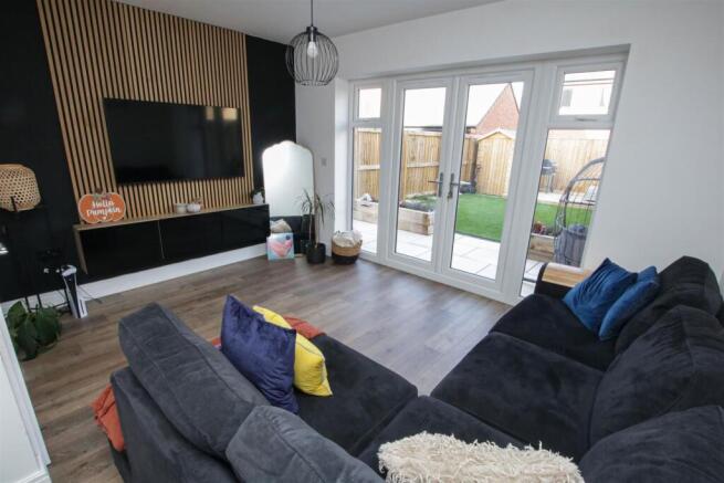 OPEN PLAN LIVING & DINING ROOM