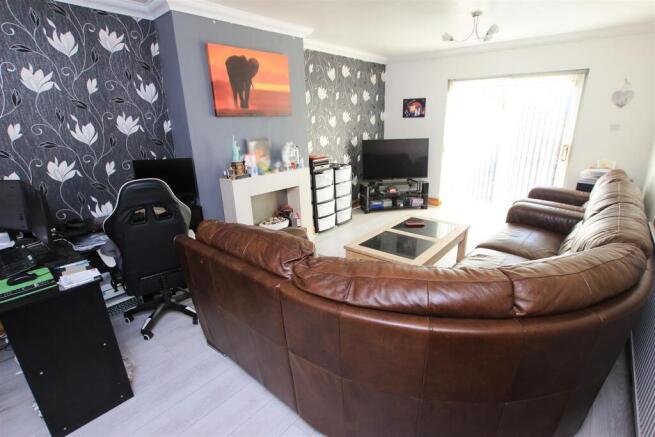 LOUNGE & DINING ROOM