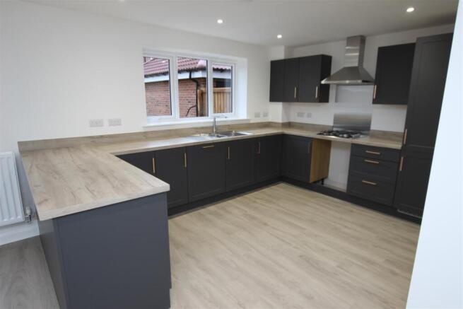 OPEN PLAN FAMILY KITCHEN