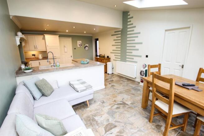 OPEN PLAN LIVING/DINING/KITCHEN