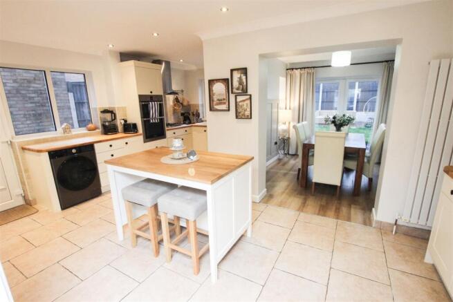 OPEN PLAN LIVING/ DINING/ KITCHEN