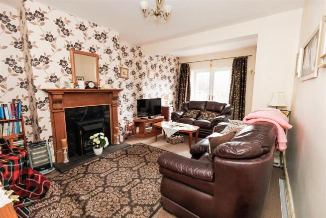 EXTENDED RECEPTION ROOM