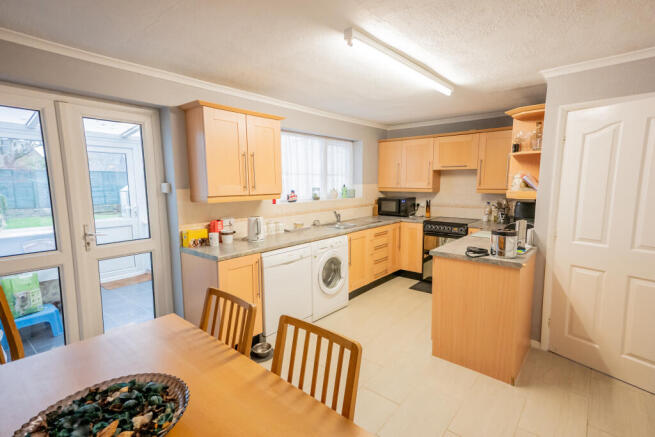 KITCHEN/DINING ROOM