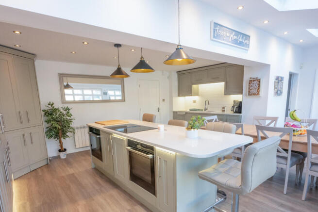 OPEN PLAN KITCHEN/DINING ROOM