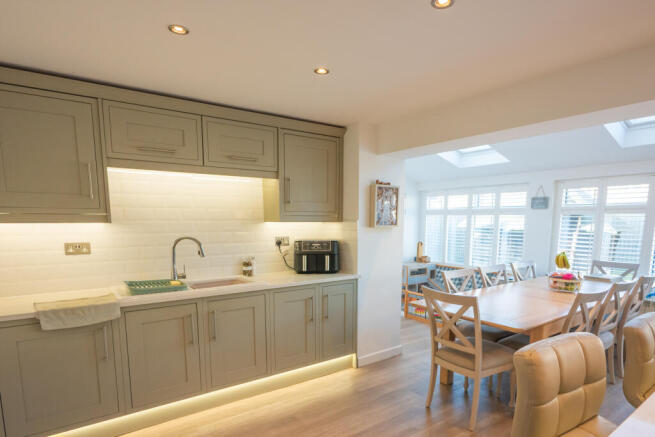 OPEN PLAN KITCHEN/DINING ROOM