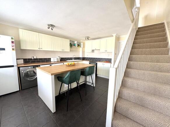 KITCHEN/BREAKFAST ROOM