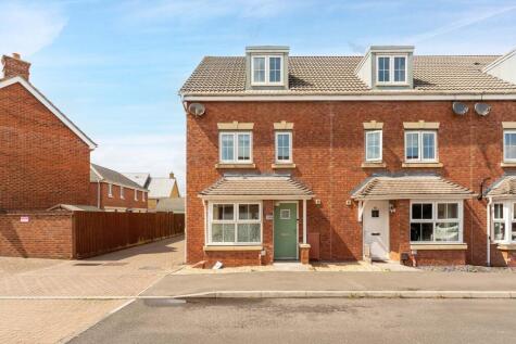 Careys Way, Weston-super-Mare - GARAGE & OFF-ROAD PARKING