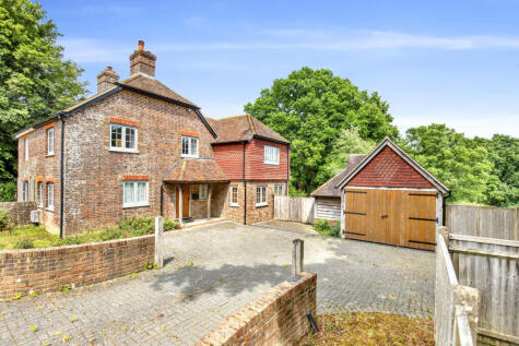 87 Midhurst Road, Fernhurst, GU27