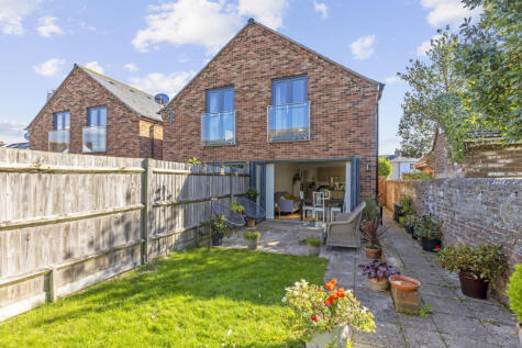 Pound Farm Road, Chichester, PO19