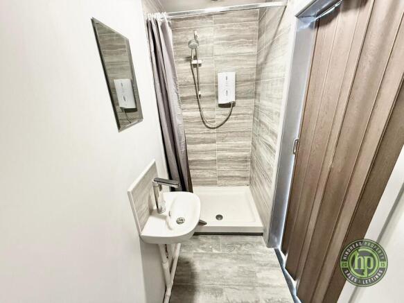 Room 3 shower 