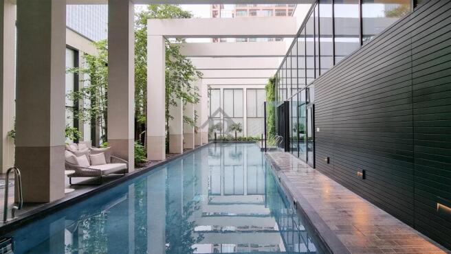 Infinty Swimming Pool - Canary Wharf - For Sale
