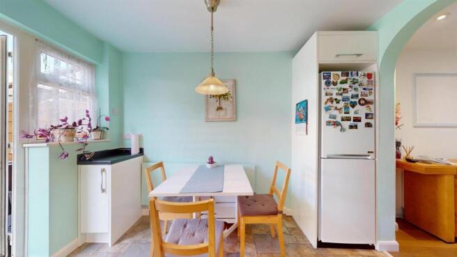 Dining Room for sale at E16 by Barrain London Est