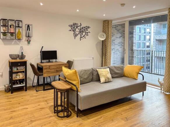 1 Bedroom, New Building, E6 For Sale by Barrain Lo