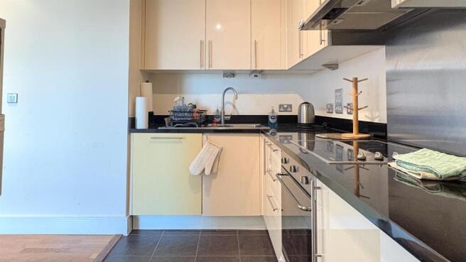One Bedroom to rent in E14 - Barrain London