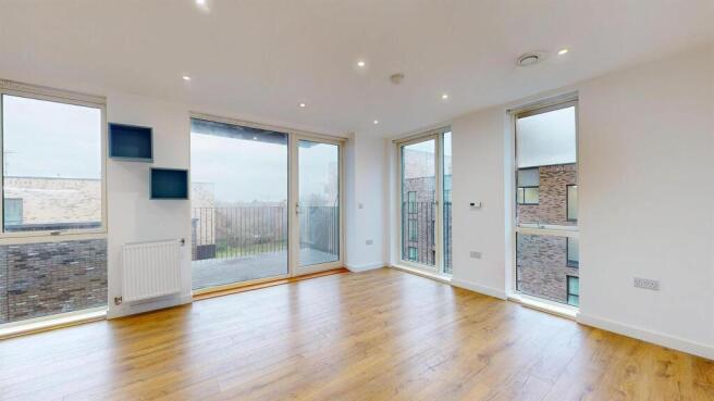 Spacious Living Room For Rent - E6 - Newham