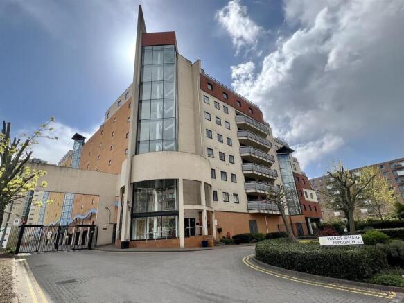 Property to rent by Barrain London