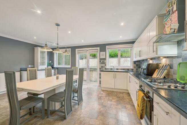 Kitchen/ Dining Room
