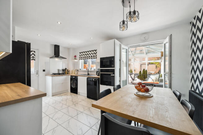 Kitchen/ Dining Room