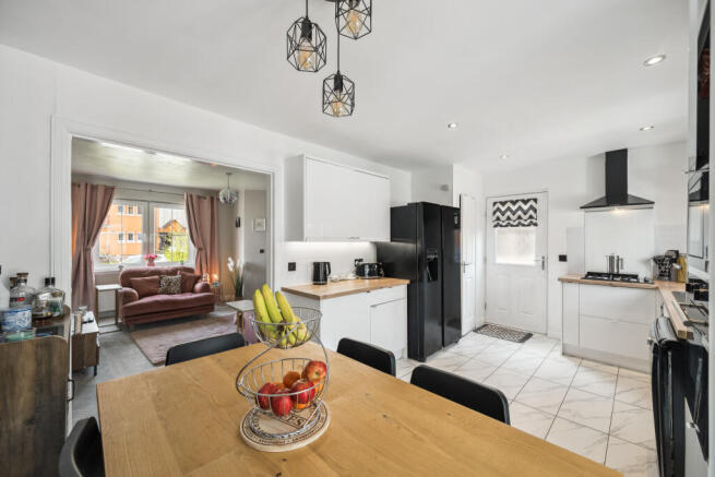 Kitchen/ Dining Room