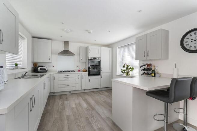 Kitchen/ Dining Room