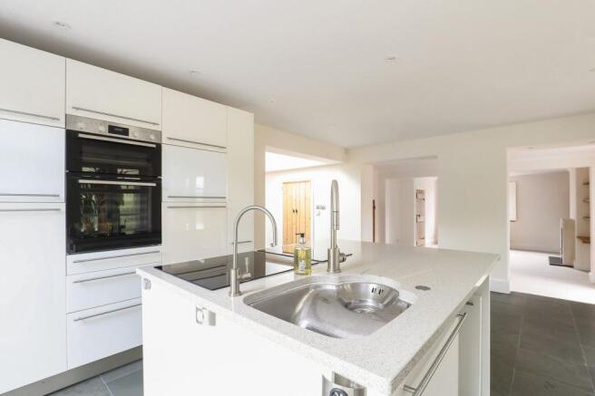 Kitchen/ Breakfast Area