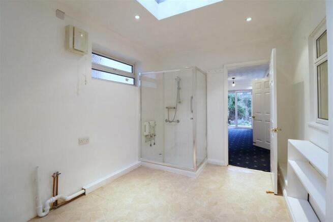 SHOWER ROOM
