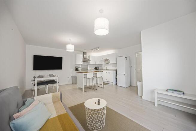 LOUNGE/KITCHEN DINER