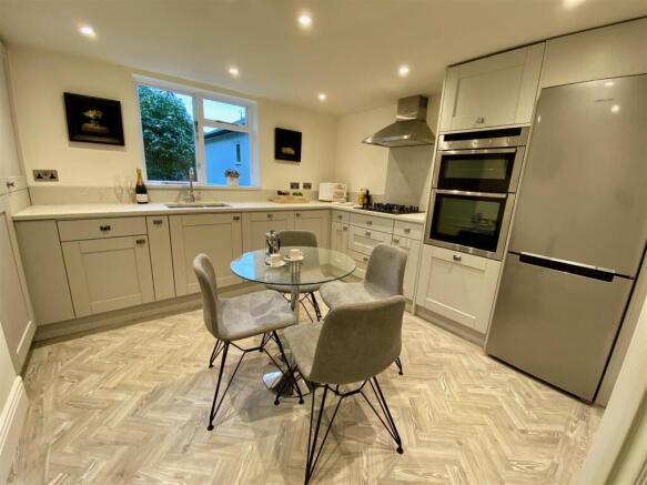 Flat 1 3a Nevill Park - 8.jpg