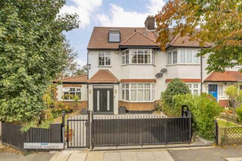 Claigmar Gardens, Finchley