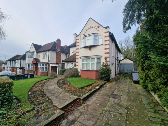 A large detached & chain free property with lots 