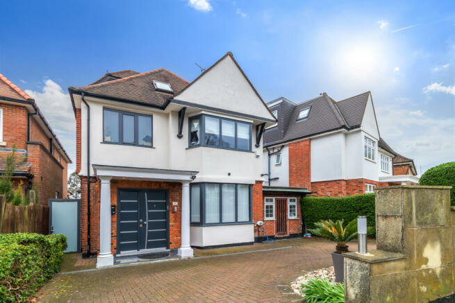 Impressive 6 bedroom detached family home offered