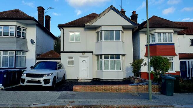 A recently refurbished 3-4 bedroom linked detache