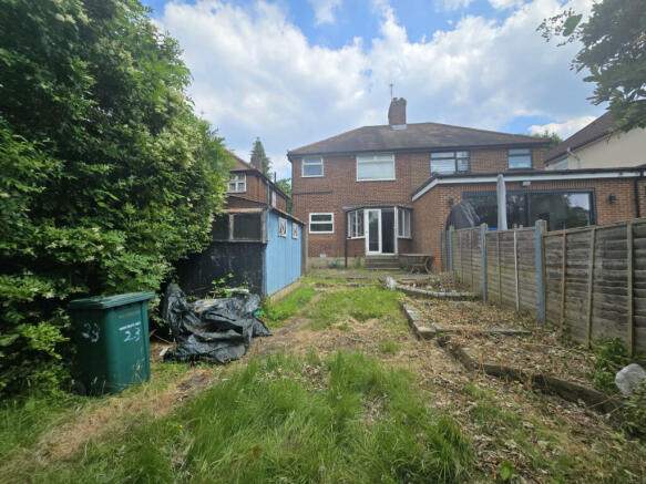 Chain Free 3 bedroom house with off street parkin