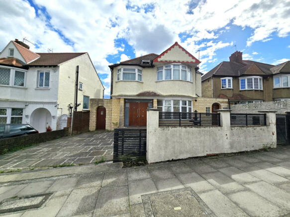 Must be seen ! Detached seven bedroom house plus 