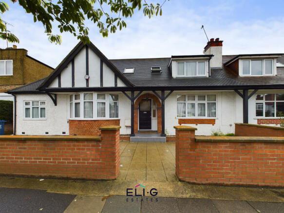 ***Highly sought after*** A beautiful 3 bed 2 bat