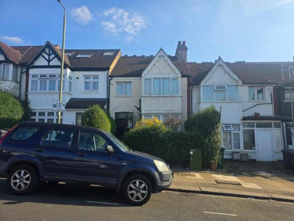 Chain Free 2 bed flat with regulated tenant in si