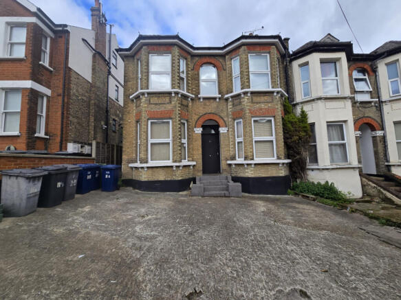 Two bedroom Ground floor flat with direct garden 