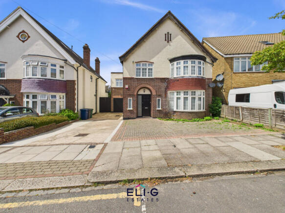 Large detached 4-5 bedroom house available right 