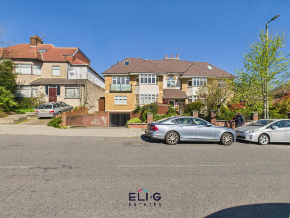 Purpose built large 2 bed 2 bath apartment in goo