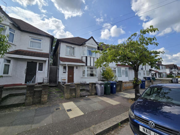 3 bed end of terrace chain free sale