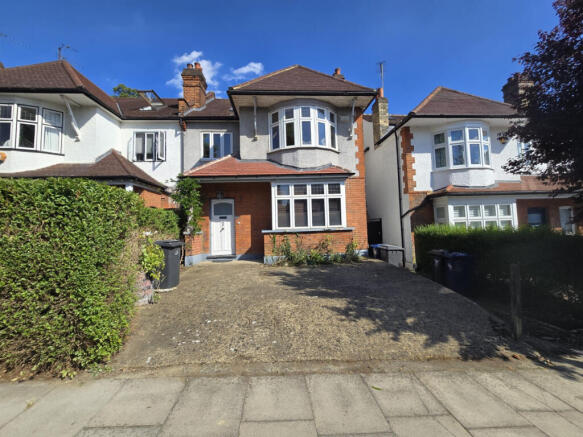 A great size 5 bedroom, loft extended family home