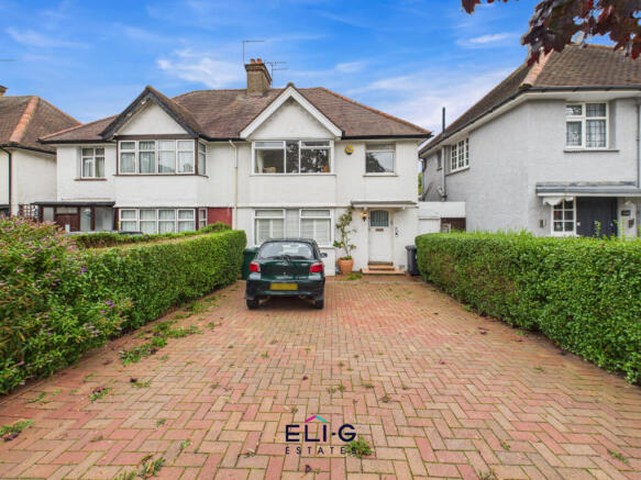 3 bed semi-detached house for sale Greenfield Gar