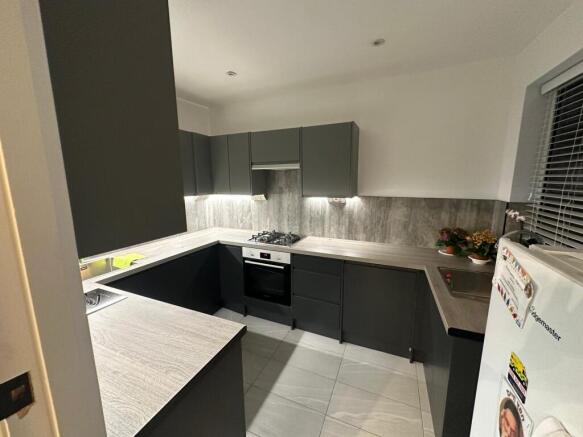 3 bed duplex to rent Gainsborough Gardens, London