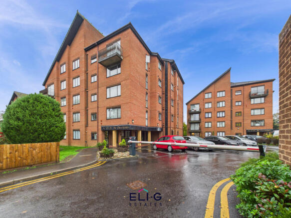 2 bed flat to rent The Brookdales, London NW11