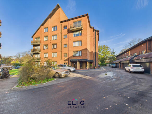 Ground floor, 2 bed flat for sale The Brookdales,