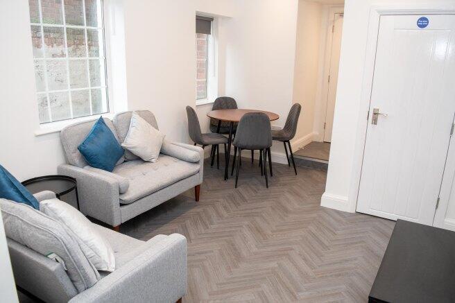 salem-street-ne32-3ag-1009669