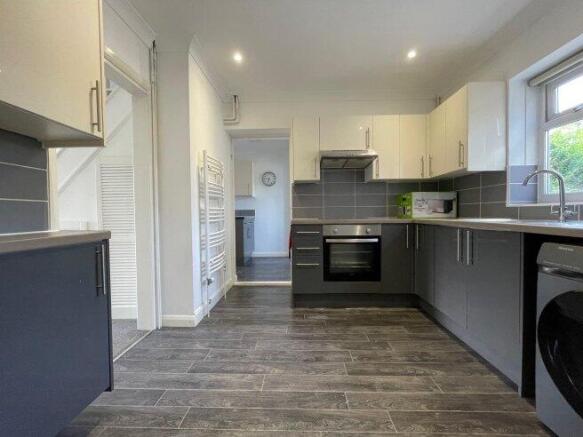 hillside-avenue-ct2-8ez-1014987