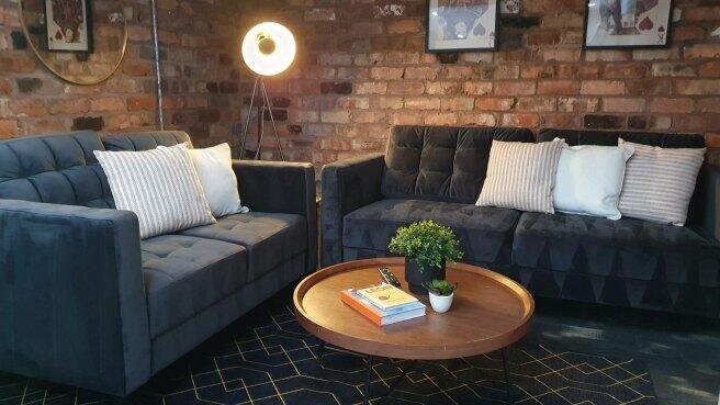 woodcroft-road-l15-2hq-981116