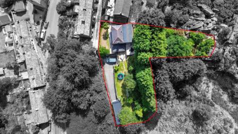 Back Thornhill Road, Longwood, Huddersfield, West Yorkshire, HD3